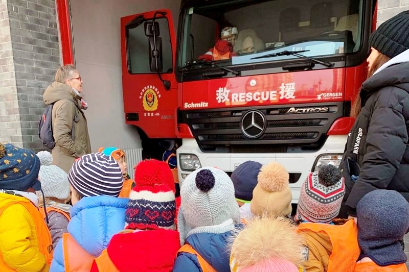 Der Kindergarten zu Besuch bei der Feuerwehr